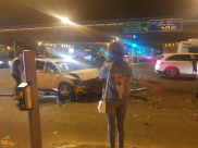 فيديو: اصابة 4 أشخاص بينها 2 خطرة بحادث طرق في مفرق حولون المؤدي ليافا