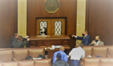 اربعة قتلى في اقتحام الكونغرس الامريكي وترامب لا يتراجع عن ادعاءاته