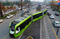 بالفيديو: قطار صيني خارق يقرأ "الخطوط".. ويسير من دون سكك