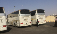 إغلاق معبر ألنبي يربك حركة المسافرين والمعتمرين ويجبرهم على طرق بديلة شاقة