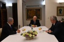 ريفلين يمهل نتنياهو وغانتس حتى الأربعاء لتشكيل الحكومة