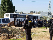 قوات الهدم الإسرائيلية تطيح بمنازل في مدينة قلنسوة ورئيس البلدية يقدم استقالته