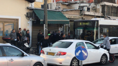  بالفيديو: الشرطة توقف حافلة وسط شارع ييفت الرئيس لتفتيش أحد الركاب