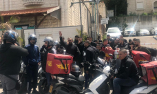 فكرة تستحق الدراسة بيافا - سائقو الإرساليات يتظاهرون احتجاجاً على المخالفات التعسّفية