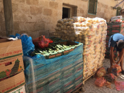 اللد: لجنة الزكاة المحلية توزع طروداً غذائية على العائلات المستورة بمناسبة رمضان