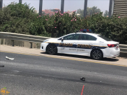 فيديو: دورية شرطة تقطع الاشارة الحمراء قرب الرملة وتصطدم بدراجة نارية 