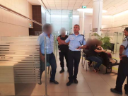 فيديو: عملية سطو على بنك في قرية عبلين ورفع السلاح على الموظفين والزبائن