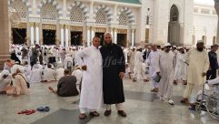 بالصور: معتمرو الفوج الخامس من يافا في رحاب المسجد النبوي الشريف بالمدينة المنورة