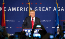 ترامب يطالب بعدم إدخال المسلمين للولايات المتحدة