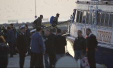    بدء إعادة مهاجرين من اليونان إلى تركيا