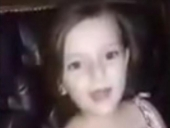 بالفيديو: طفلة سوريّة تغني لوالديها وفجأة يُقصف بيتها