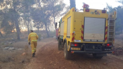 حريق هائل بين الناصرة واكسال وطواقم الإطفاء تعمل على اخماده 