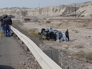 مصرع ثلاثة اشخاص واصابة اخرين بحادث طرق مروع قرب البحر الميت