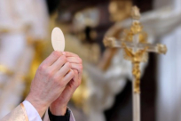 مسؤول كنسي أرثوذكسي مصري يكشف عن إقامة أول قدّاس للمسيحيين في السعودية