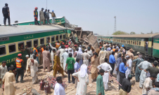 ارتفاع ضحايا تصادم قطارين في باكستان إلى 18 قتيلا