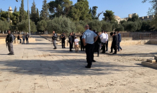 مستوطنون يقتحمون الأقصى تحت حراسة مشددة