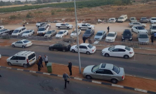 "تدفيع الثمن" في جلجولية: ثقب اطارات عشرات السيارات والأهالي يستنكرون