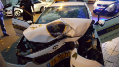 بالصور: اصابة شرطيين بحادث طرق ذاتي لدورية تابعة لبلدية تل ابيب