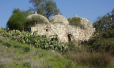 “ميزان” تطالب بإلغاء مناقصة بناء مشروع على أرض المقبرة الإسلامية في قرية "بشيت" المهجّرة