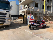 الرملة: اصابة متوسطة لعامل اثر سقوط جسم ثقيل داخل ورشة بناء