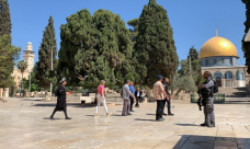 عشرات المستوطنين يقتحمون باحات المسجد الأقصى