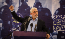  السنوار يهاجم الموحدة: مشاركتكم بحكومة الاحتلال خيانة  