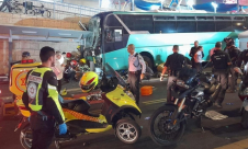 القدس: مصرع امرأة وطفلة وعدة إصابات إثر انحراف حافلة عن مسارها