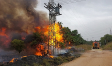 نشوب عشرات الحرائق وإخلاء منازل بفعل حالة الطقس