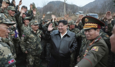 رئيس وزراء اليابان طلب عقد قمة مع زعيم كوريا الشمالية والأخير يدعو للقتال