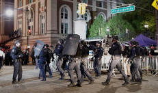 فض الاعتصام الداعم لغزة: شرطة نيويورك تقتحم جامعة كولومبيا وتعتقل عشرات الطلبة