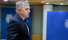 إصابة رئيس وزراء سلوفاكيا بإطلاق نار بعد اجتماع حكومي وحالته "حرجة"