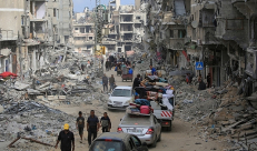  الحرب على غزة: غارات مكثفة وسط القطاع بظل حركة نزوح كبيرة