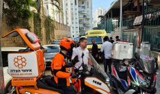  سقوط عامل عن ارتفاع في بني براك وحالته خطيرة