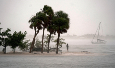 الإعصار ميلتون يضرب فلوريدا الأمريكية