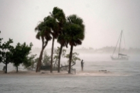 خسائر تصل قيمتها إلى 50 مليار دولار بعد مرور اعصار ميلتون بولاية فلوريدا