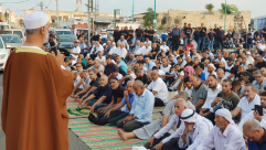 بالفيديو: أهالي اللد يؤدون صلاة عيد الأضحى الموحدّة في ساحة المسجد الكبير 