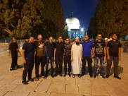 صور: شباب يافا يؤدون صلاة الفجر يوم السبت في رحاب المسجد الأقصى المبارك 