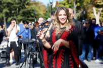 اعتقال الفنّانة دلال أبو آمنة بسبب منشور بـ"فيسبوك": "نيّة الشرطة اعتقالها حتى قبل التحقيق معها"