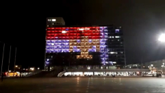 فيديو: إضاءة مبنى بلدية تل أبيب بالعلم المصري 