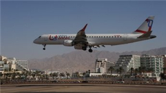 طائرة أمريكية تهبط اضطراريا وإصابة عدة أشخاص