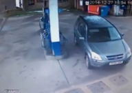 بالفيديو: امرأة وخزان الوقود يحصد ملايين المشاهدات