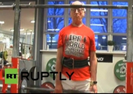 بالفيديو: 95 عاماً ويرفع أثقال تصل لـ100كيلوجرام