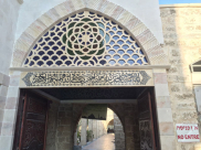 بالصور: الانتهاء من أعمال الترميم في مدخل مسجد المحمودية بمدينة يافا 