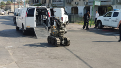 فيديو: شبهات بزرع عبوة ناسفة داخل احدى المركبات في مدينة اللد 