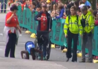 فيديو: انهار جسدها ولكنها أكملت المارثون زحفا