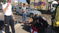  بالصور: إصابة طفيفة لراكب دراجة نارية بحادث طرق شرق يافا