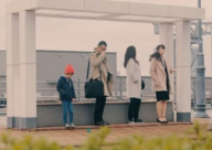 شاهد: رد فعل أطفال عند سقوط محفظة أمامهم