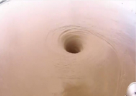 شاهد: دوامة غامضة في بحيرة تكسوما الأمريكية