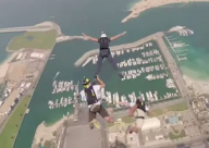 فيديو: جنون القفز الحر في دبي!