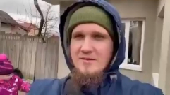 أوكراني مسلم يودع منزله بكلمات رائعة